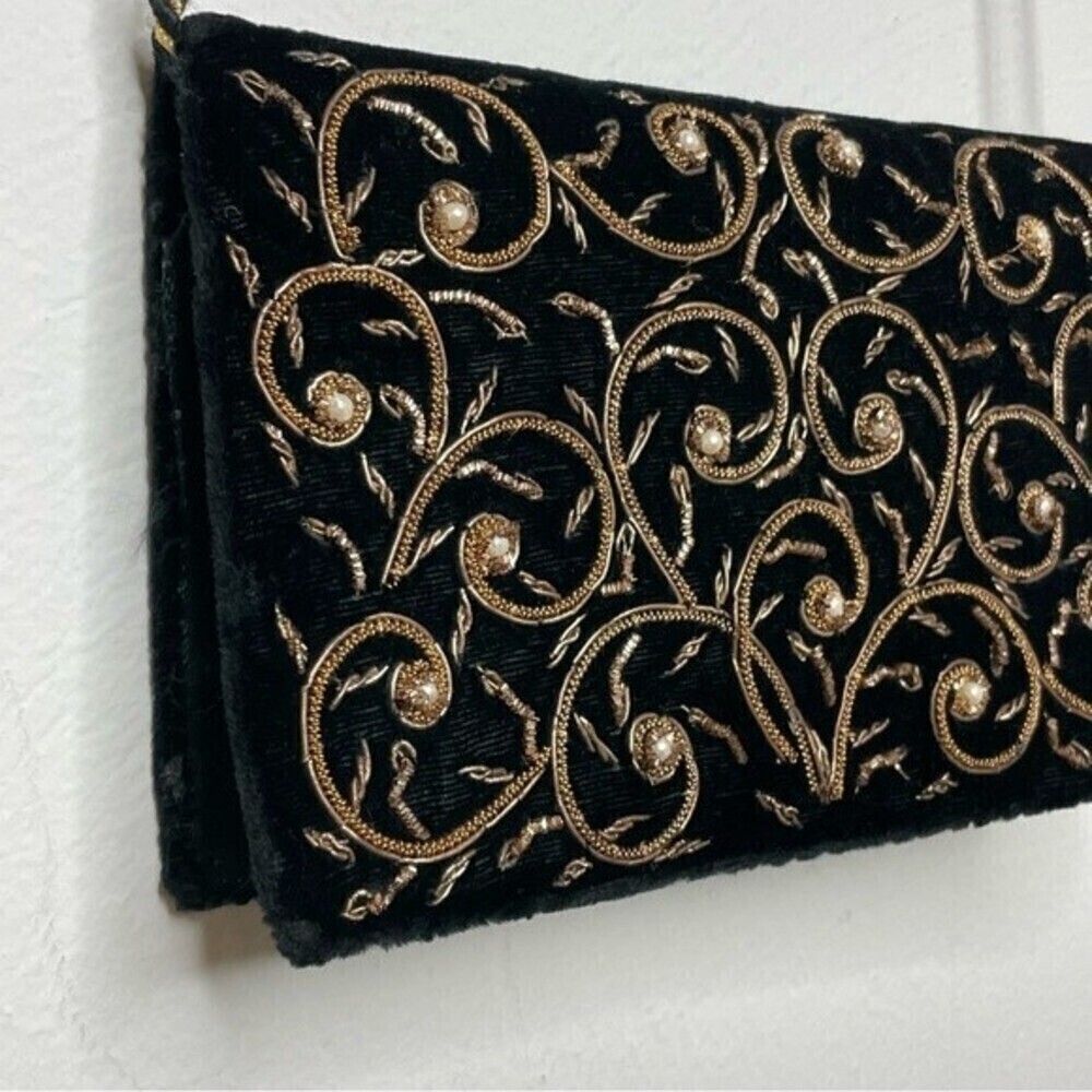 Vintage velvet embroidered bag with faux pearls - Picture 2 of 16